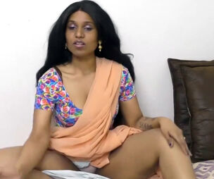 Indian Mummy flashes her raw coochie on cam